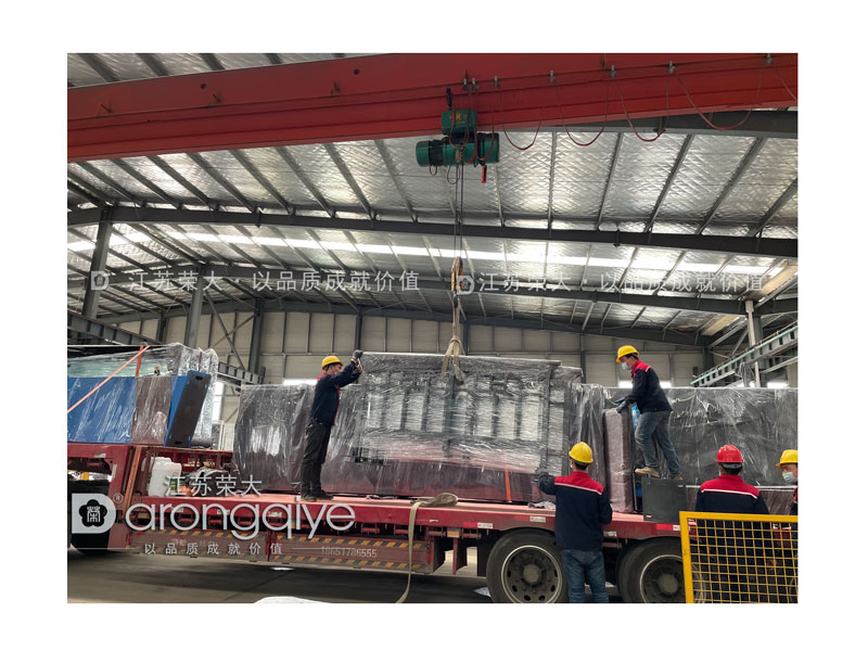 候車(chē)亭發(fā)貨圖