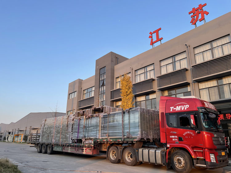 第二批公交站臺(tái)候車(chē)亭發(fā)貨案例